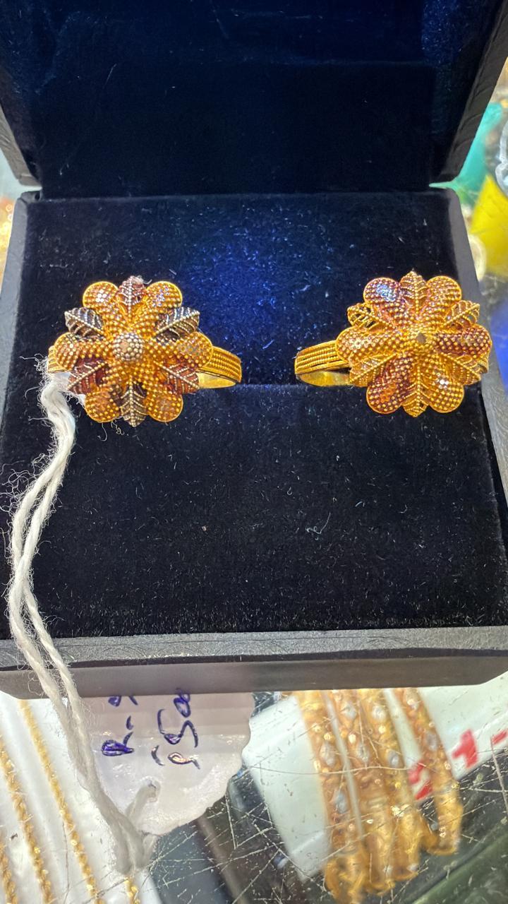 Matching floral gold jewellery in a velvet presentation box